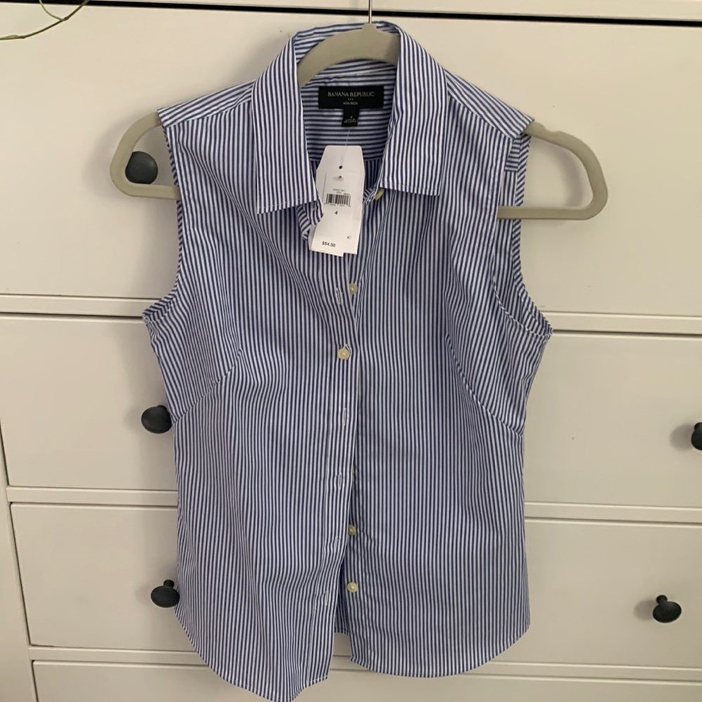 Banana republic non iron size 4 white and blue stripe sleeveless button